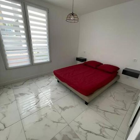 Appartement 2 Pieces, Salon Et Chambre, 44M2 Refait A Neuf Clichy Luaran gambar
