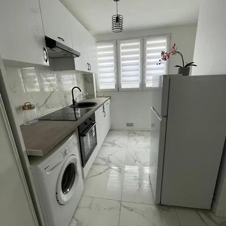 Appartement 2 Pieces, Salon Et Chambre, 44M2 Refait A Neuf Clichy Luaran gambar
