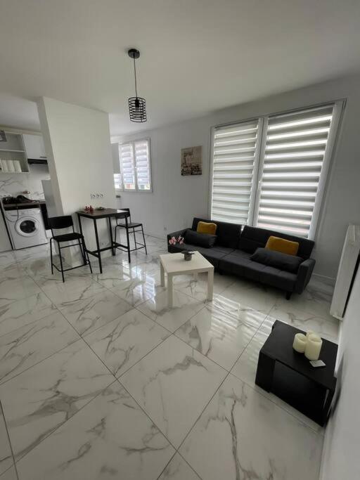 Appartement 2 Pieces, Salon Et Chambre, 44M2 Refait A Neuf Clichy Luaran gambar