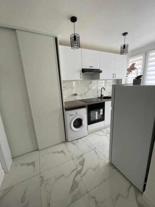 Appartement 2 Pieces, Salon Et Chambre, 44M2 Refait A Neuf Clichy Luaran gambar