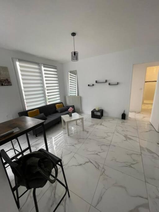 Appartement 2 Pieces, Salon Et Chambre, 44M2 Refait A Neuf Clichy Luaran gambar
