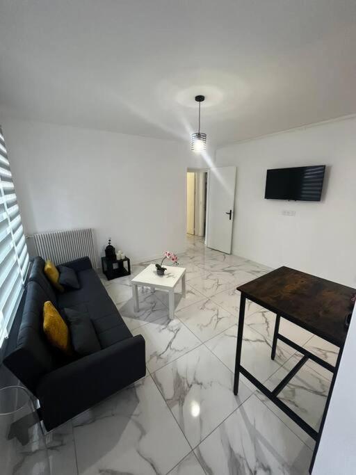 Appartement 2 Pieces, Salon Et Chambre, 44M2 Refait A Neuf Clichy Luaran gambar